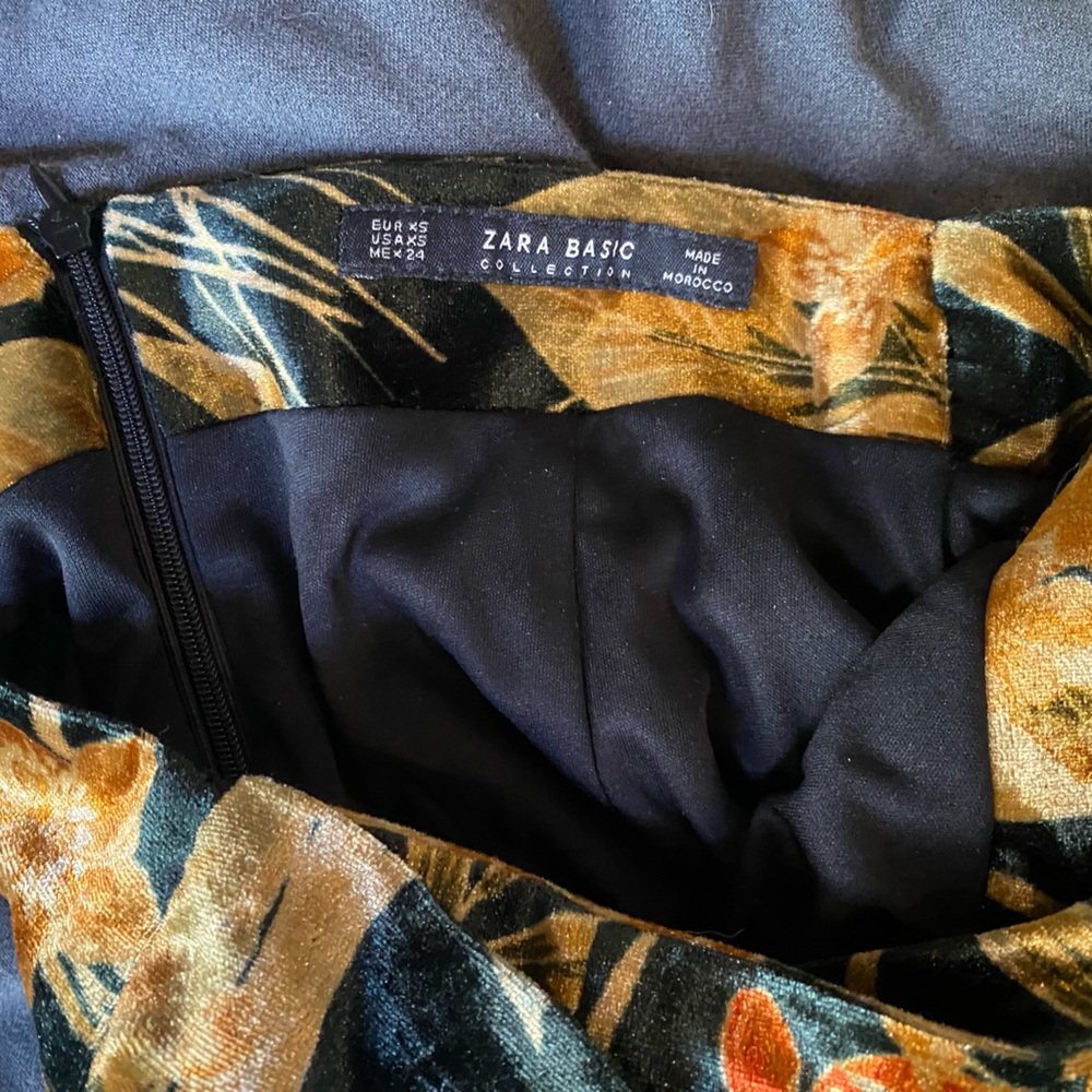Zara Basics Velvet Floral Mini Skirt X-Small - Picture 4 of 4